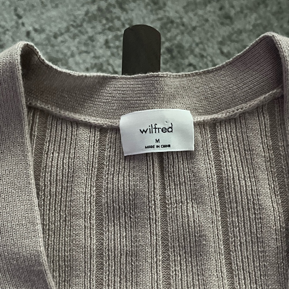 Aritzia Wilfred Plunge-Front Taupe Neutral Ribbed Cropped Cardigan/Sweater Sz M - Picture 10 of 14